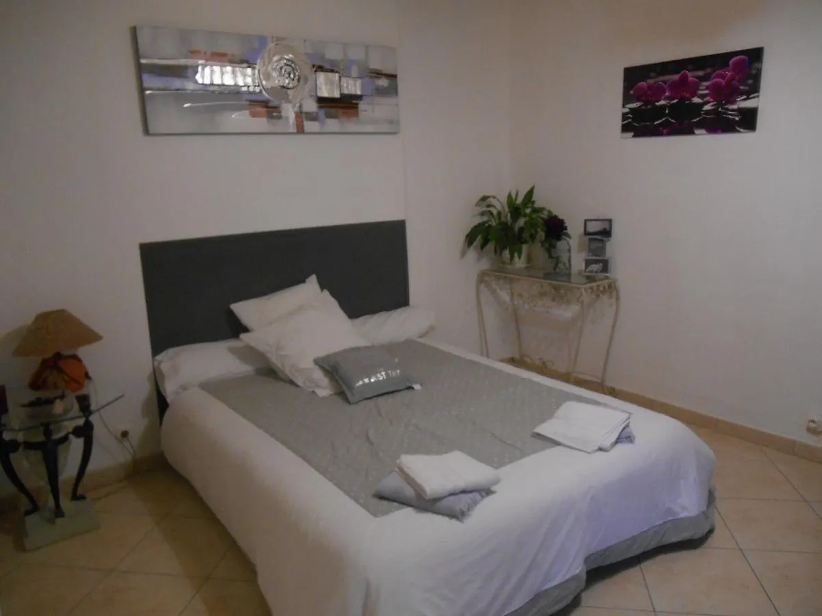 Bed & Breakfast Chambre D'Hotes Au Nid Du Thil Beauvais France