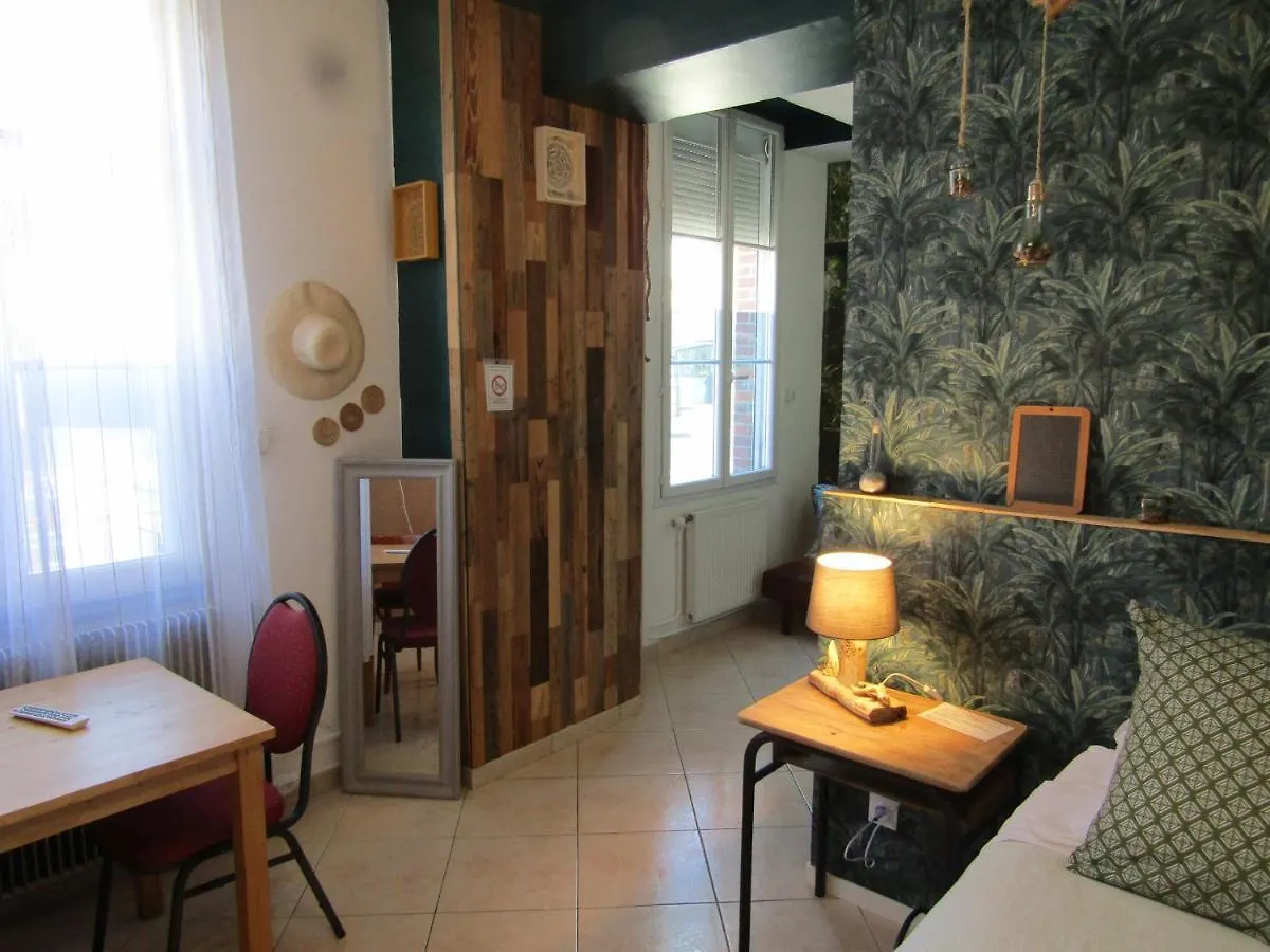 Chambre D'Hotes Au Nid Du Thil Beauvais Bed & Breakfast
